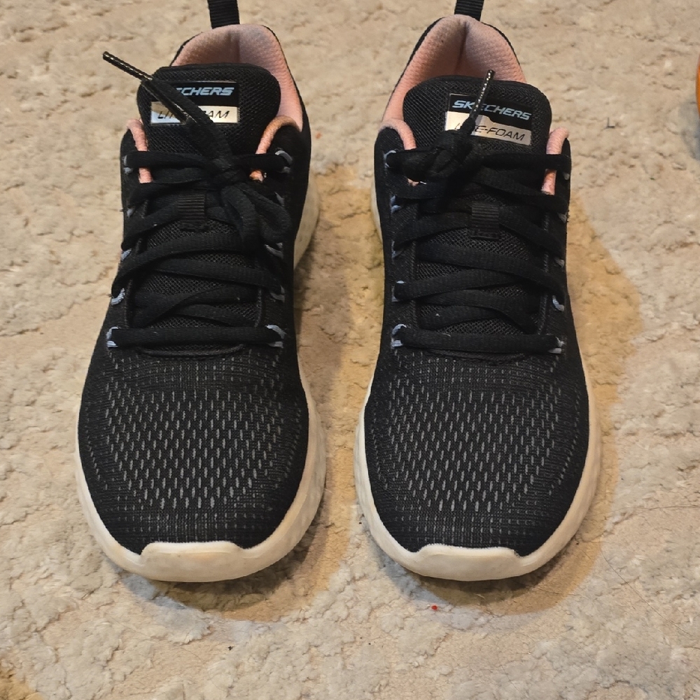 Skechers Black and Light Pink Sneakers